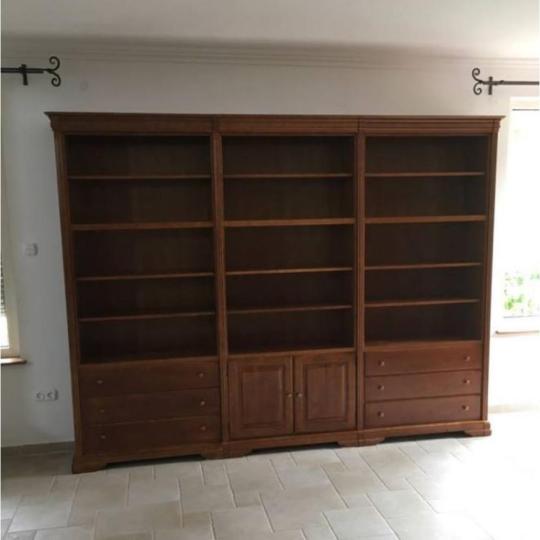 L22 365K toscana nagymeretu konyves szekreny cseresznye tomorfa asztalos villa kastely butor barna klasszikus mediterran polgari elegans szalon nappali.JPG